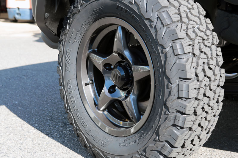 BFグッドリッチA/T KO2 215/75R15サイズ。ワイルドなルックスとオン&オフ性能のべストバランスといっても過言ではありません。